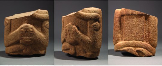 Escultura con serpientes