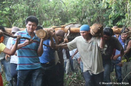 traslado de piedrad e moler Amubri